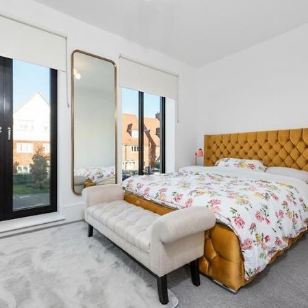 Amazing New Built Townhouse With Garden In London Villa Hendon Exterior photo