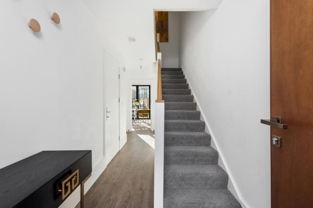 Amazing New Built Townhouse With Garden In London Villa Hendon Exterior photo