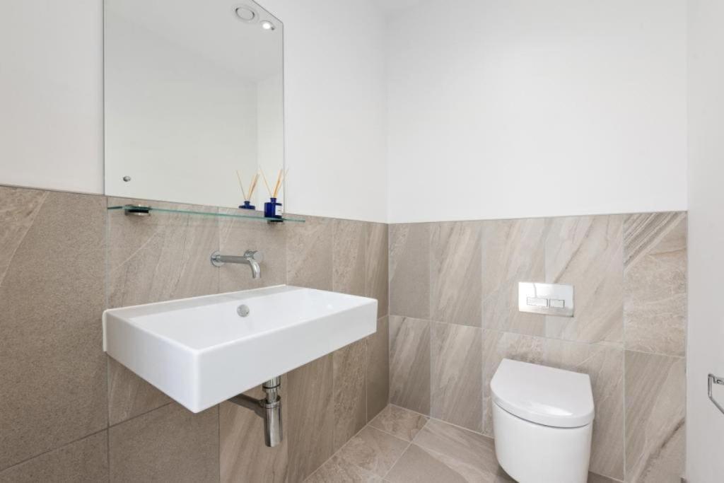 Amazing New Built Townhouse With Garden In London Villa Hendon Exterior photo