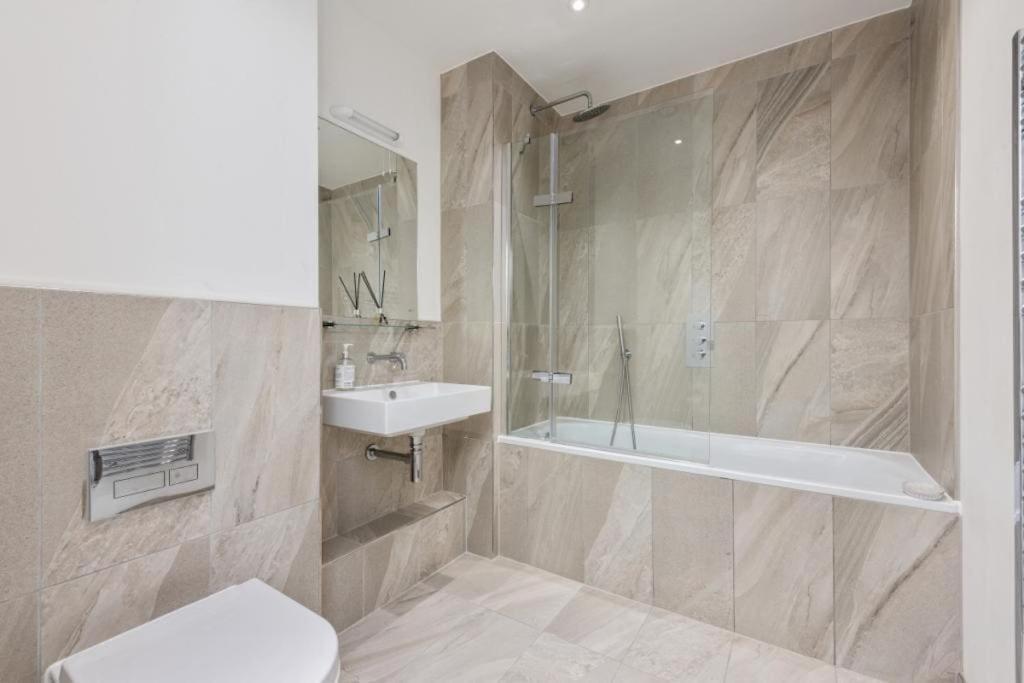 Amazing New Built Townhouse With Garden In London Villa Hendon Exterior photo